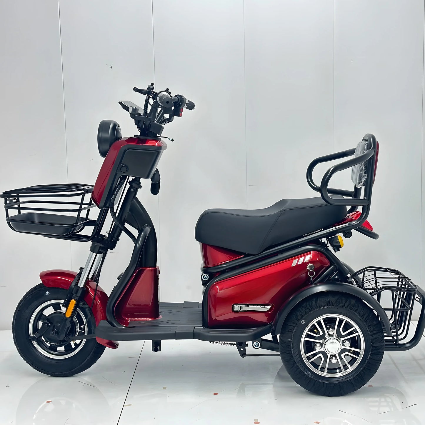 Tricicletă Electrică cu Șa Dublă, Fără Permis, 650W 60V20AH - Agrement - Roșie