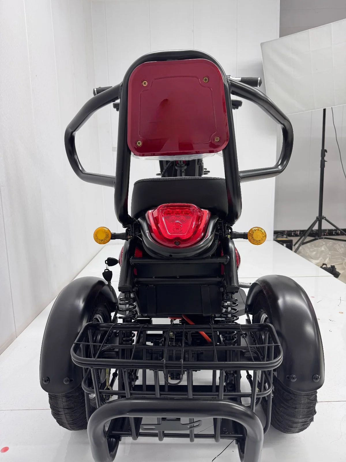 Tricicletă Electrică cu Șa Dublă, Fără Permis, 650W 60V20AH - Agrement - Roșie