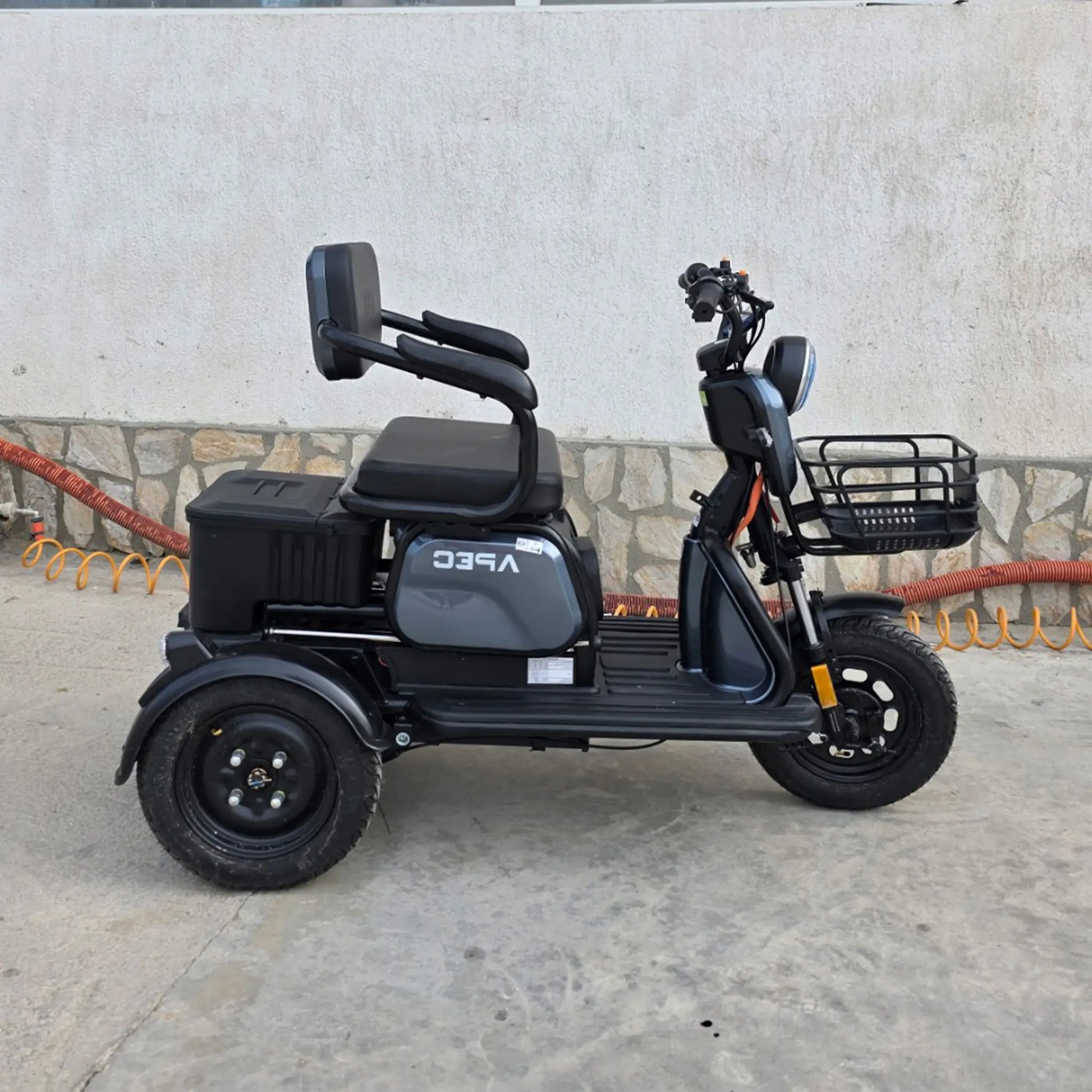 Profil dreapta tricicletă electrică fără permis, model sport gri, echipare 60V20AH.