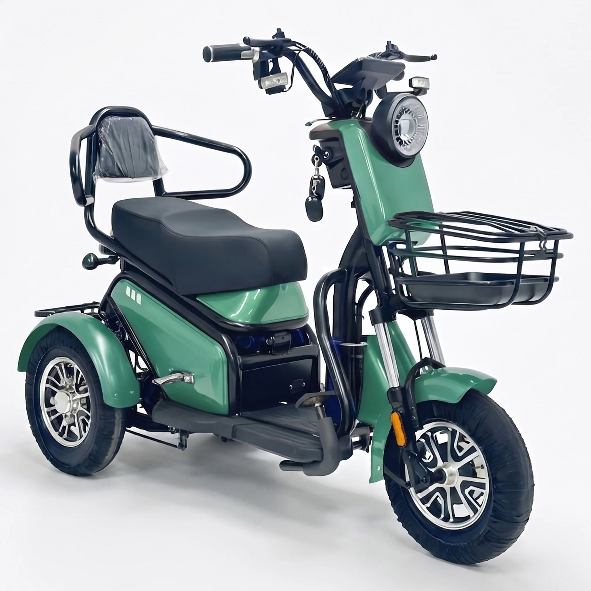 Tricicletă electrică verde de agrement, ideală pentru plimbări și cumpărături.