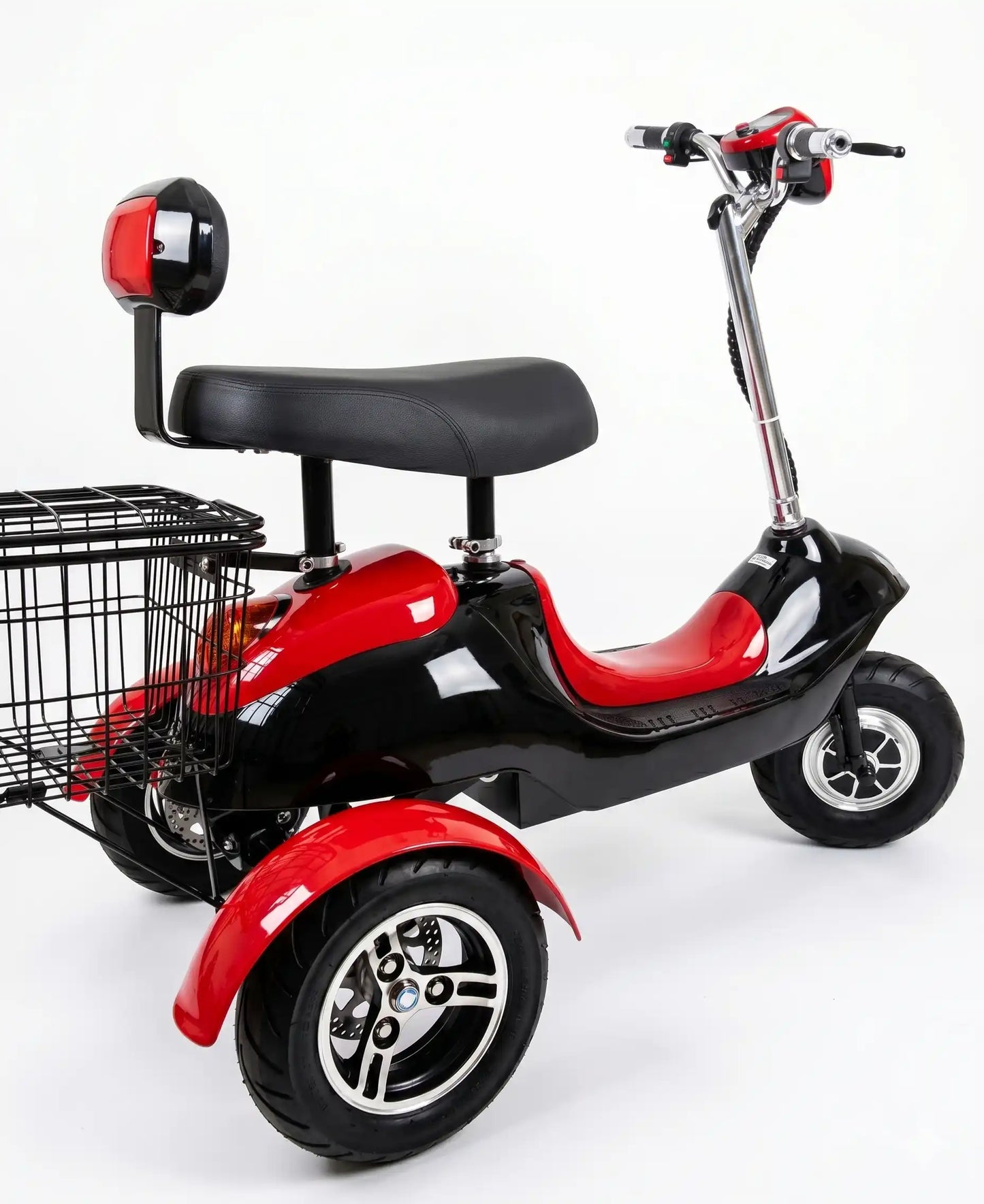 Vedere din lateral a tricicletei electrice model 350, perfectă pentru mobilitatea zilnică.